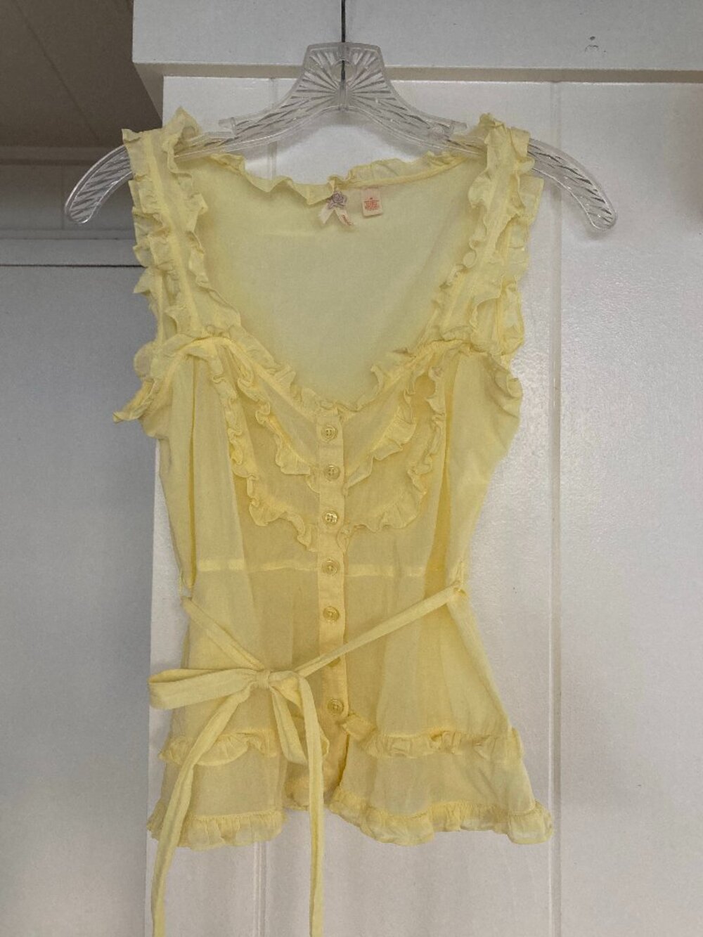 Ruffle Sleeveless Blouse